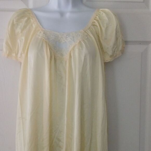 Vintage Lorraine short sleeve yellow nightgown with lace accent Sz L - Picture 3 of 7